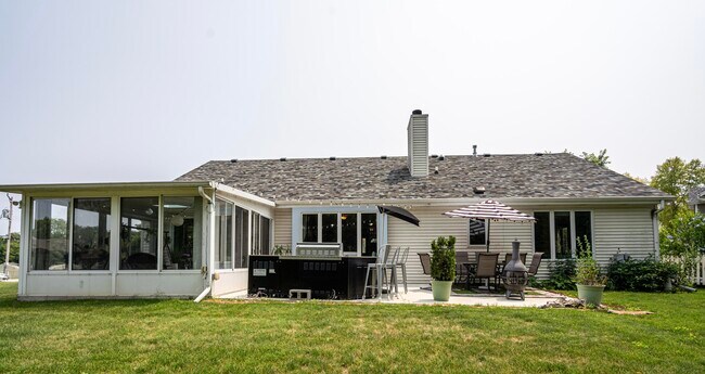 Building Photo - 6429 N Sunny Point Rd