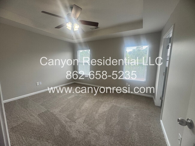 Building Photo - 2521 Spinnaker Dr