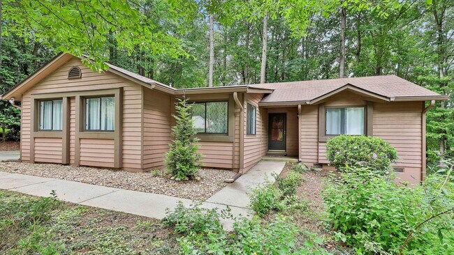 Building Photo - Charming 3 Bed / 2 Bath Furnished Ranch in One of Peachtree City's Most Scenic Settings