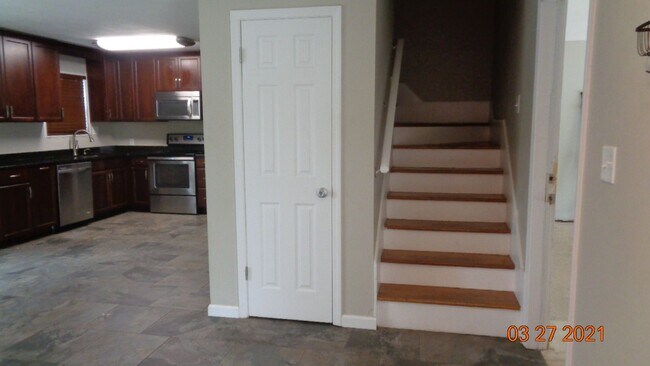 Building Photo - Centrally Located Fort Walton Beach Home with Great Base Accessibility!