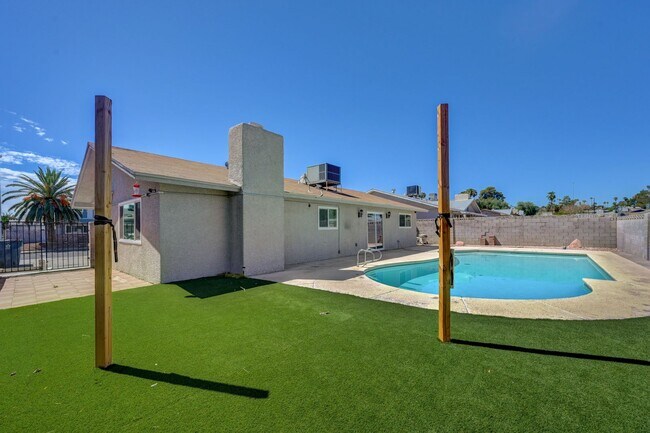 Building Photo - 4382 E Del Santos Dr