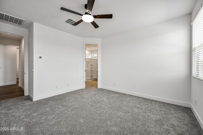 Building Photo - 11196 N 168th Dr