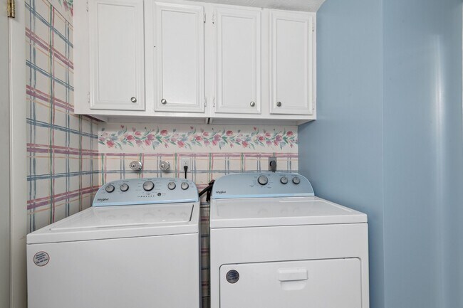 Building Photo - 553 N 200 W