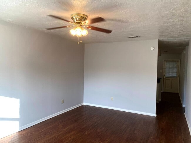 Building Photo - PRELEASE AVAILABLE! 2 BED 2 BATH DUPLEX WI...