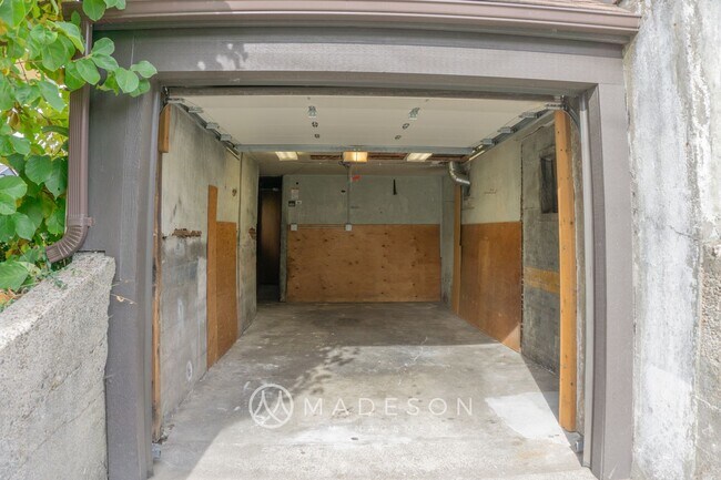 Building Photo - Charming First Hill Single Family House wi...