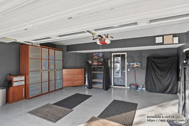 Building Photo - 2927 Sorrento Way