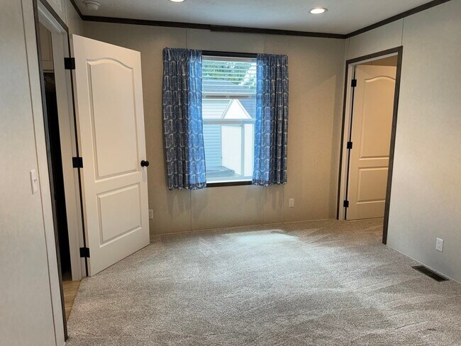 Building Photo - 48579 Leafdale Ct