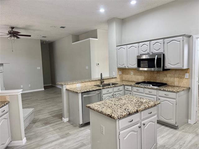 Building Photo - 711 Cottonwood Bend Dr
