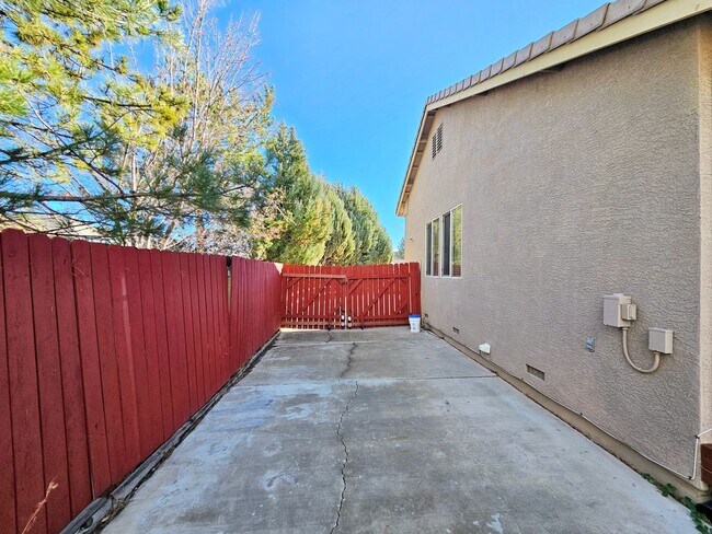 Building Photo - 3 car garage house near Mayberry Park and the Truckee River