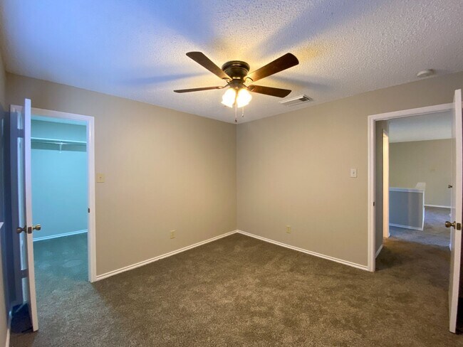 Building Photo - Beautiful 3/2 home in Hunters Mill!