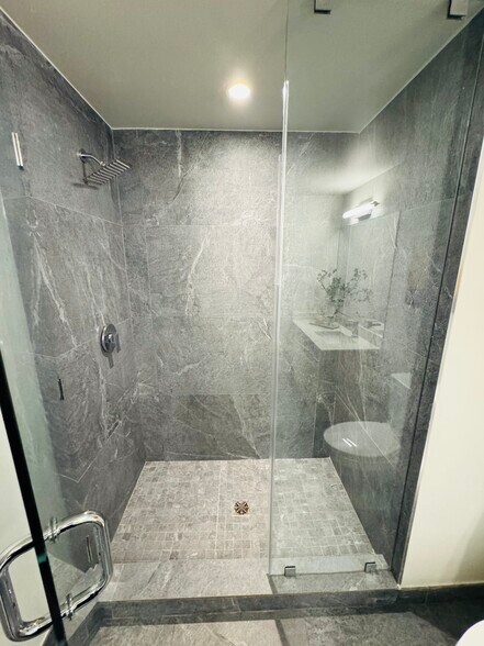 Building Photo - 224 NW 31st St