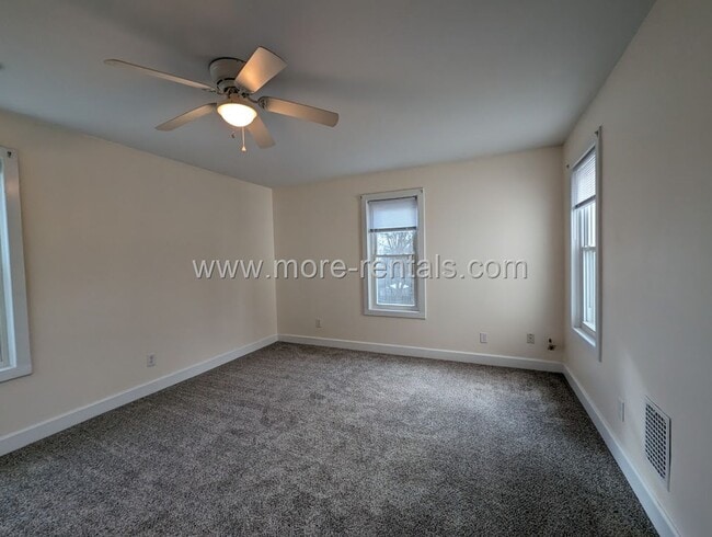 Building Photo - Large remodeled German Village area house