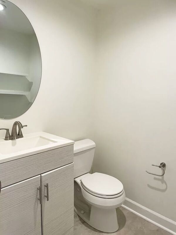 Building Photo - 235 King St