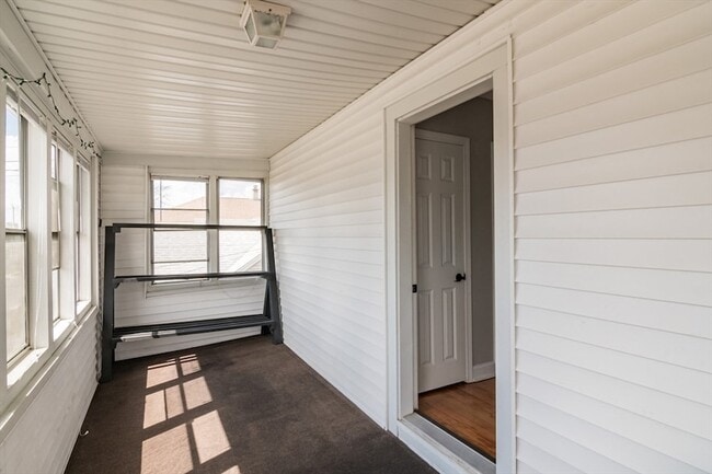 Building Photo - 30 Sunnymeade Ave