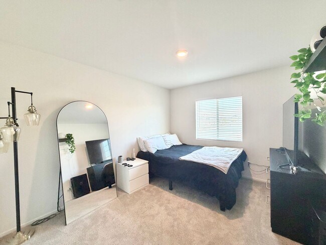 Building Photo - 30607 Cyclone Ave