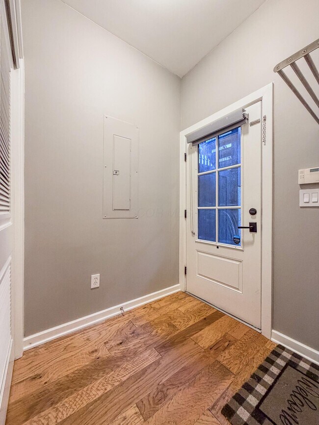 Building Photo - 190 E Gay St