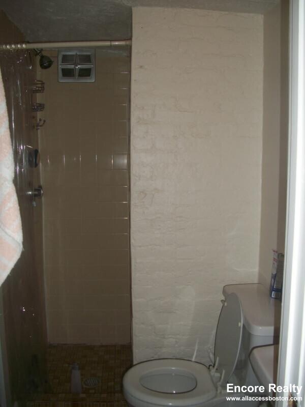 Building Photo - 40 Anderson St