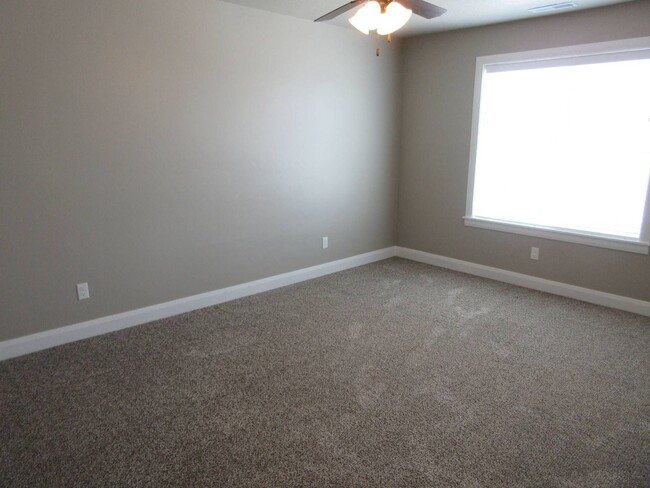 Building Photo - Town home living in the heart of Cedar City!
