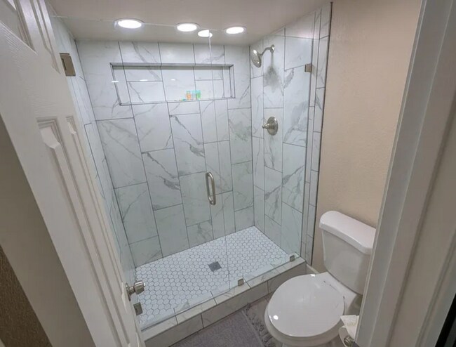 Building Photo - 4433 Date Ave