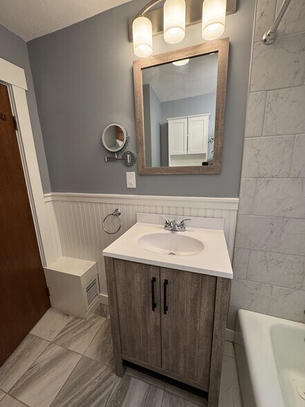 Bathroom - 4 Rutland St