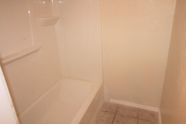 Building Photo - 1707 Jennifer Cir