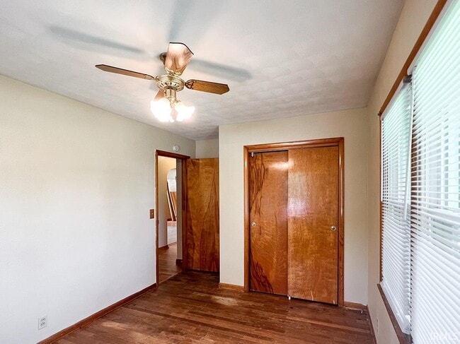 Building Photo - 4336 E 10th St