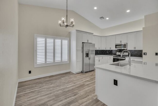 Building Photo - 3283 E Bonanza Rd