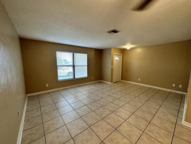 Building Photo - 3024 Santa Barbara Blvd