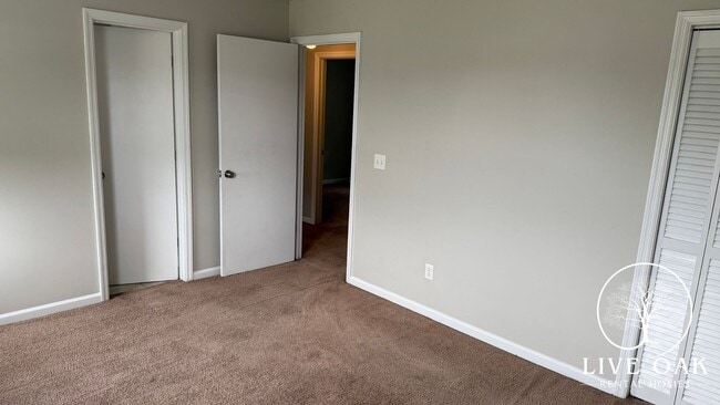 Building Photo - 967 Birchfield Dr