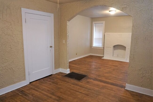 Building Photo - 1 Bed 1 Bath in the Gast Height in NE OKC