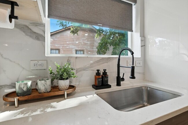 Building Photo - 5025 San Jacinto St