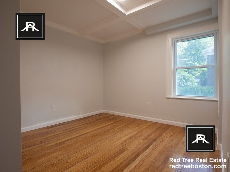 Building Photo - 48 Greycliff Rd