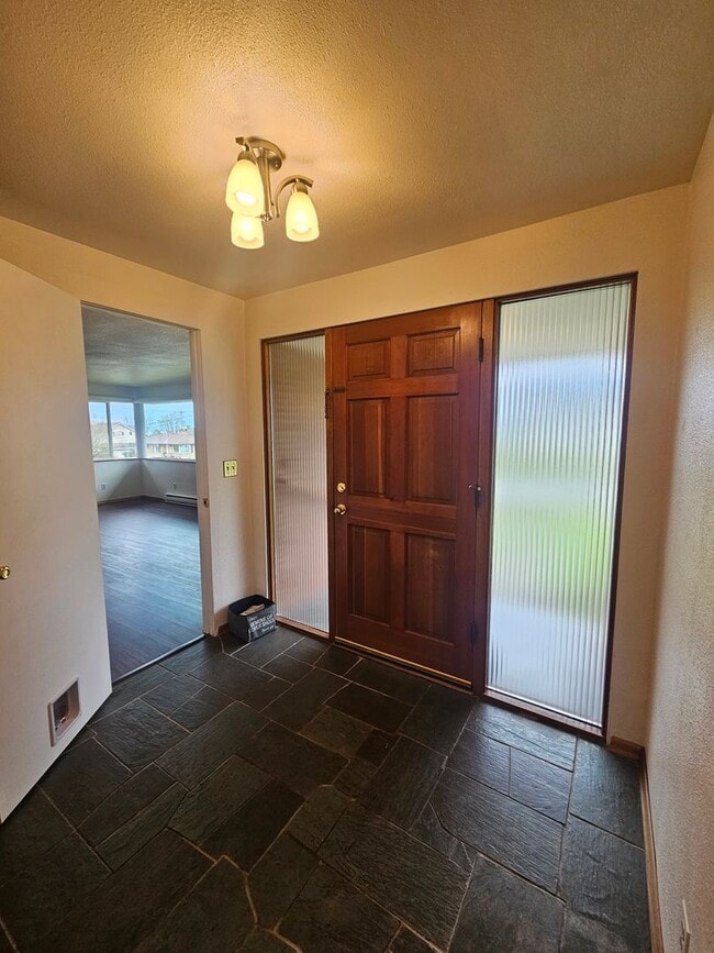 Building Photo - 1404 S Cherry St