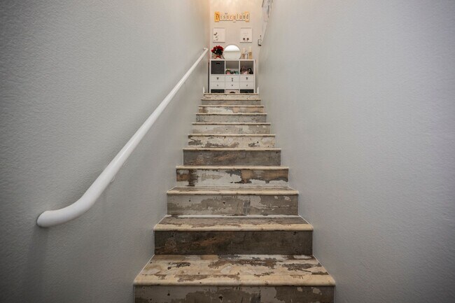 Building Photo - Beautiful 2 bedroom condo-North Las Vegas