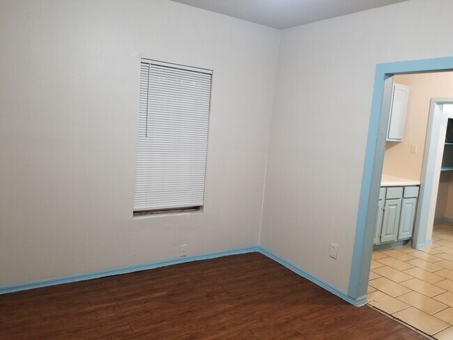 bd rm or liv rm - 318 Hollenbeck Ave