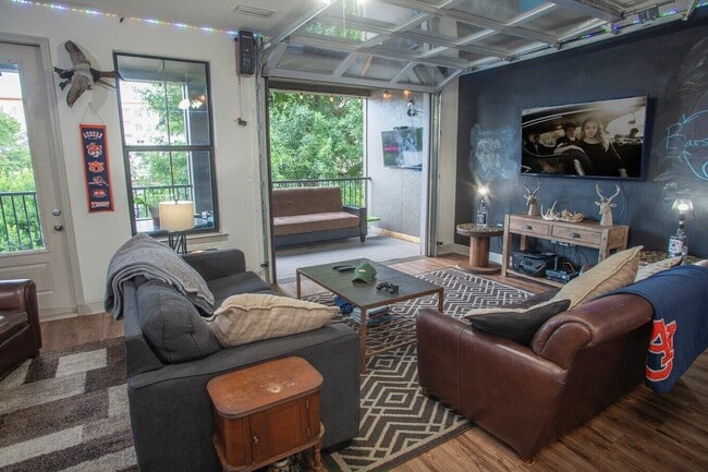 Building Photo - The Balcony Auburn