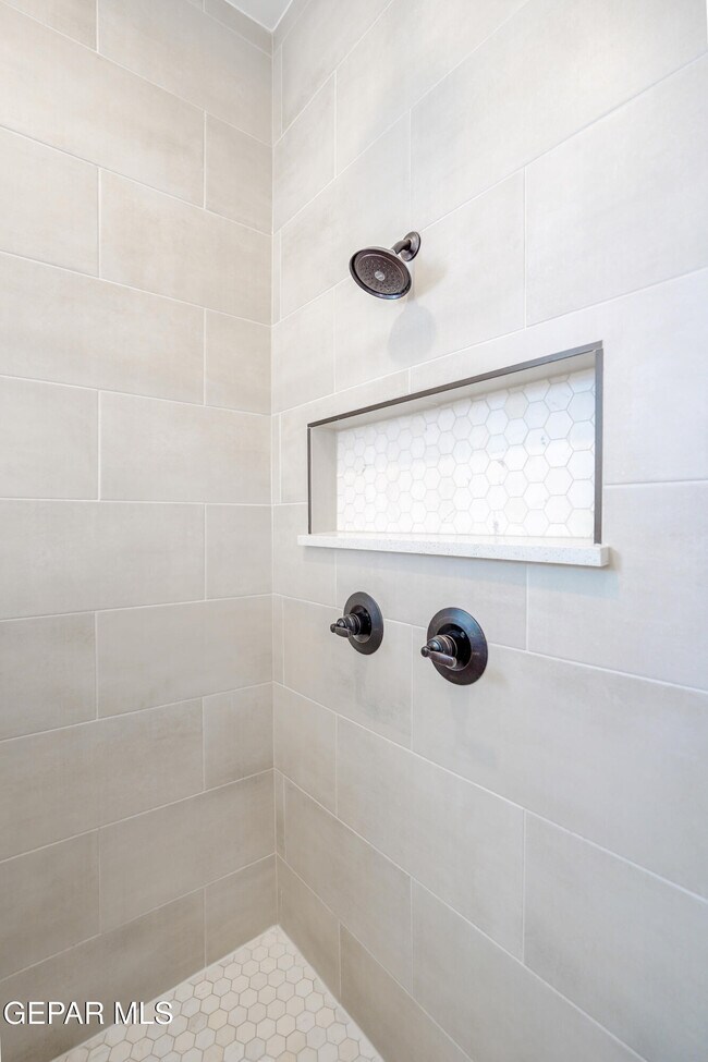 Building Photo - 13368 Emerald Glass Dr