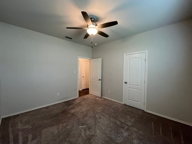 Building Photo - 917 Martin St