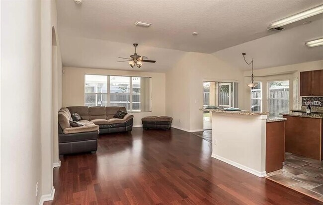 Building Photo - 1442 Lake Shore Ranch Dr