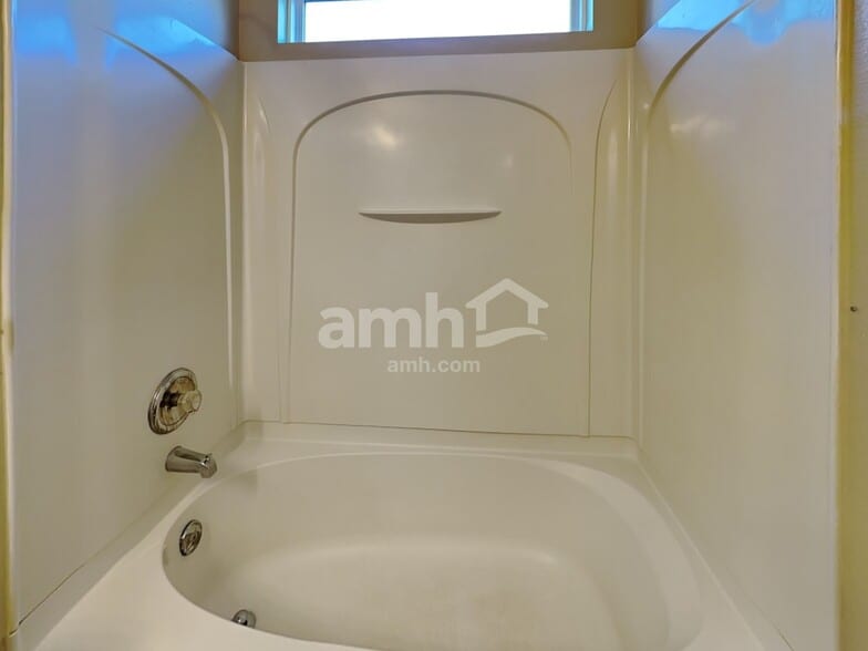 Building Photo - 2476 Ingleside Dr