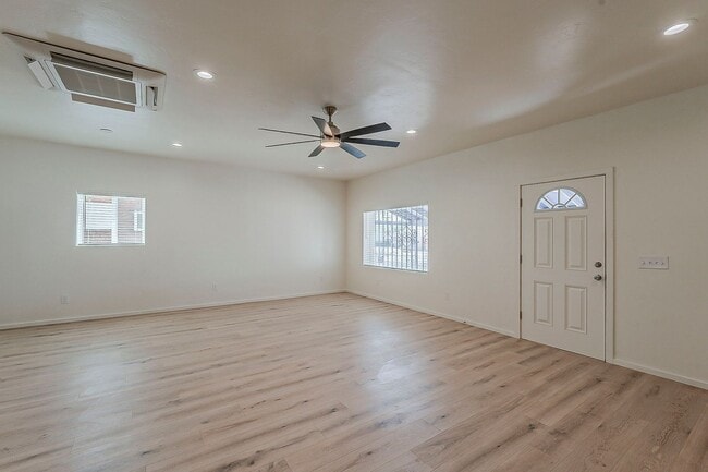 Building Photo - 1625 E 8th St