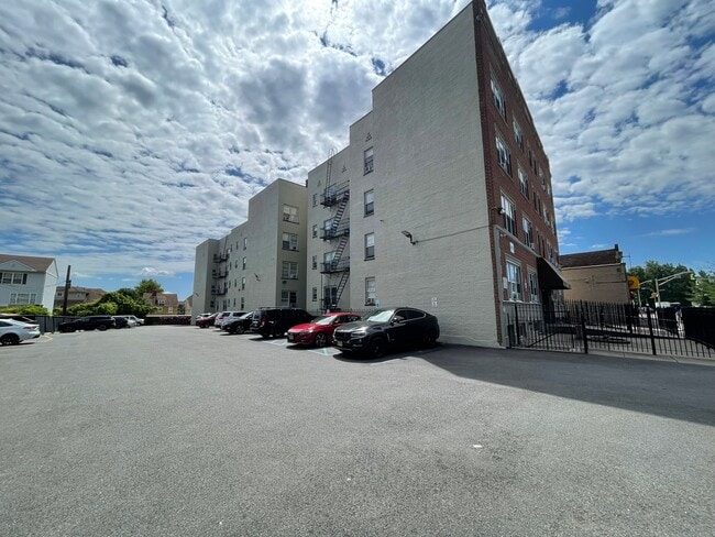 Building Photo - 174 N. Grove St