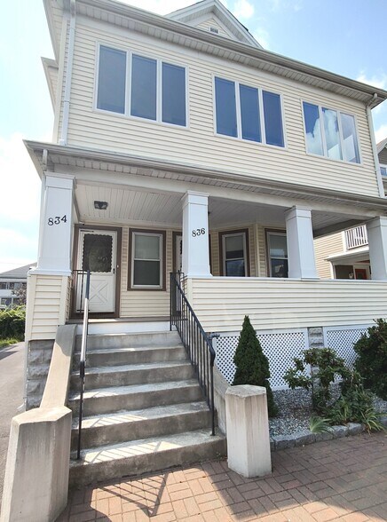 Building Photo - 836 Fellsway