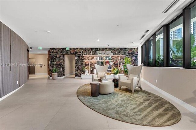 Building Photo - 700 NE 24th St