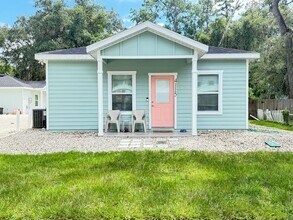 Building Photo - 2BR/2Bath Located in the heart of Gainesvi...