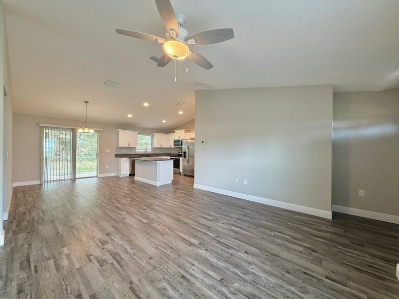 Building Photo - 210 Locust Lane Pass