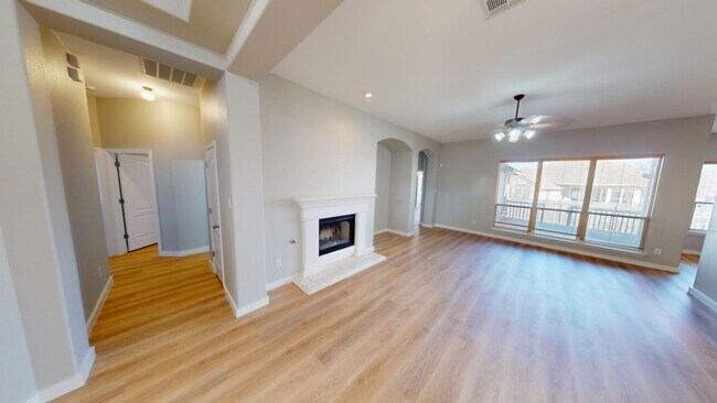 Building Photo - Elegant home in Pflugerville with great fe...
