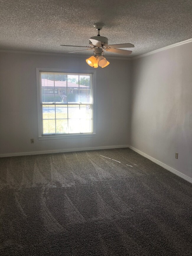 Building Photo - CLOSE TO ACU!  3 BED, 1 BATH!