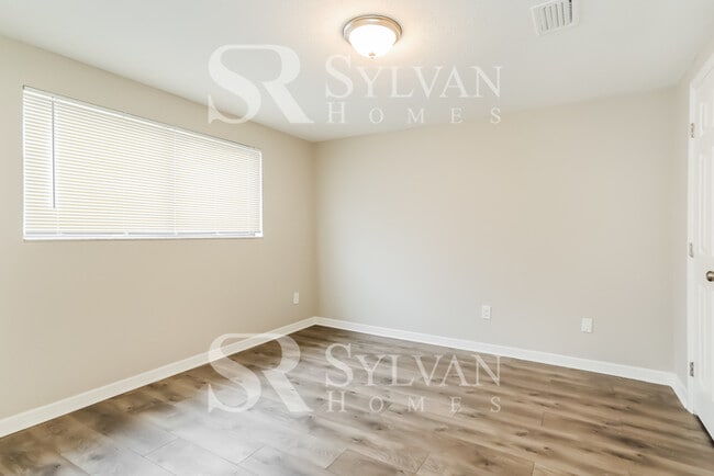 Building Photo - The living is easy in this 3 bedroom, 2 bathroom home!