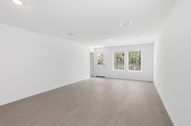 Building Photo - 3040 Campeiro Ave